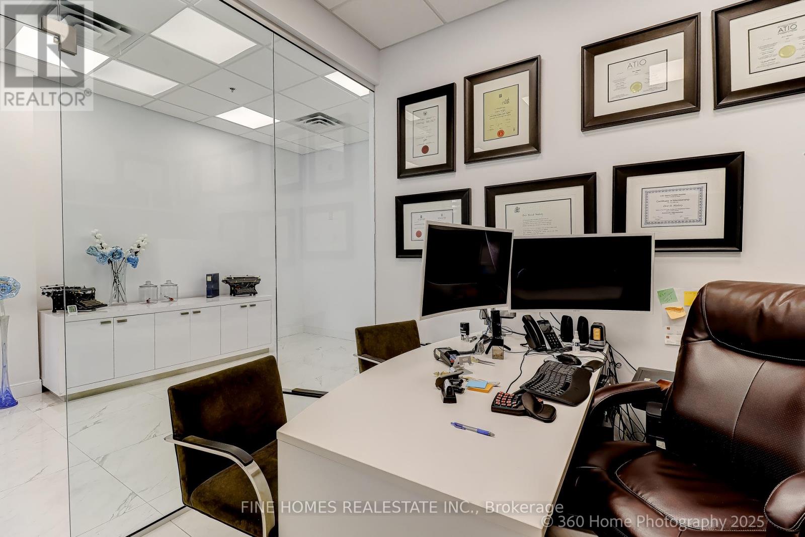 1 De Boers Drive, Toronto, Ontario  M3J 0G6 - Photo 6 - W12377058