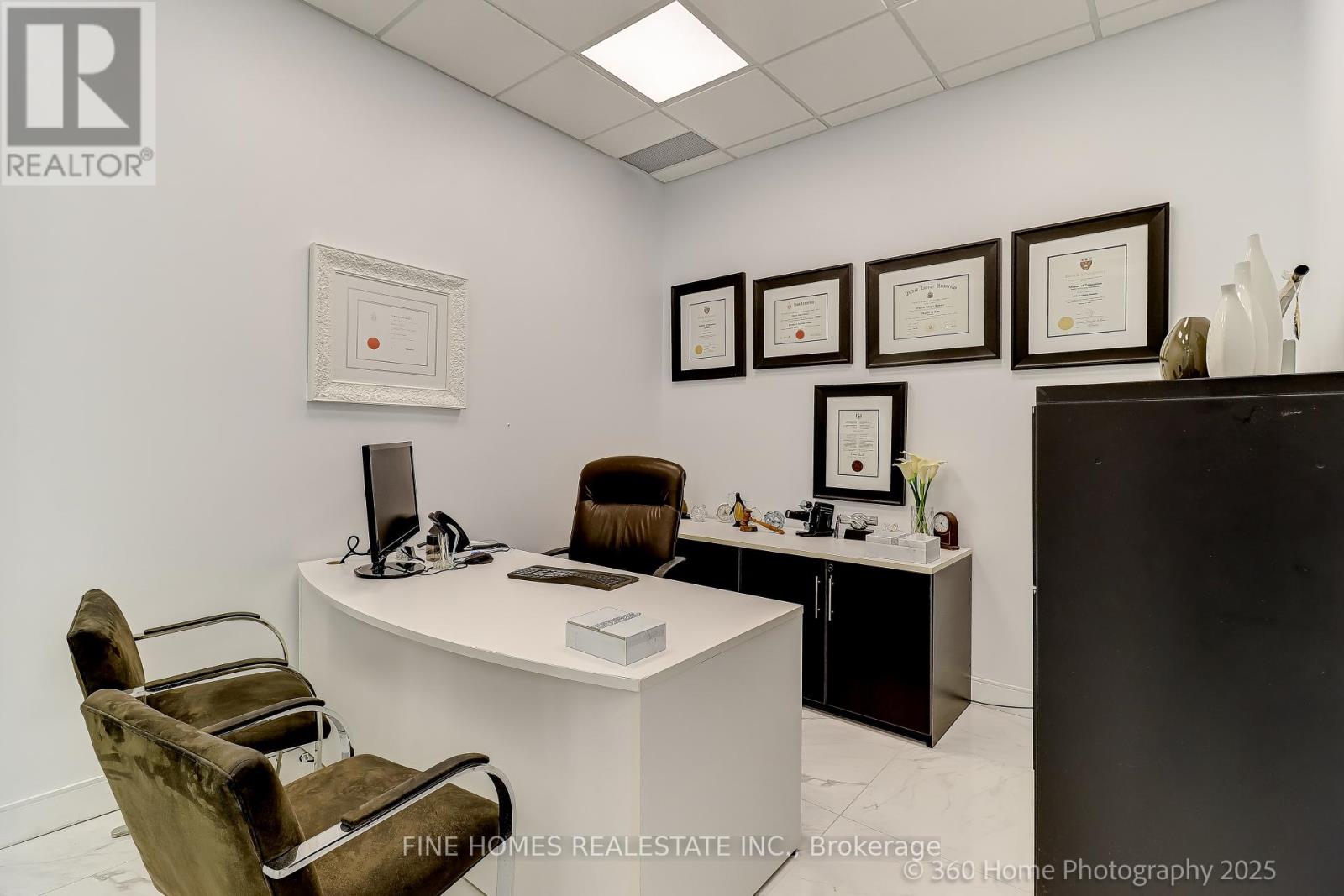 1 De Boers Drive, Toronto, Ontario  M3J 0G6 - Photo 7 - W12377058