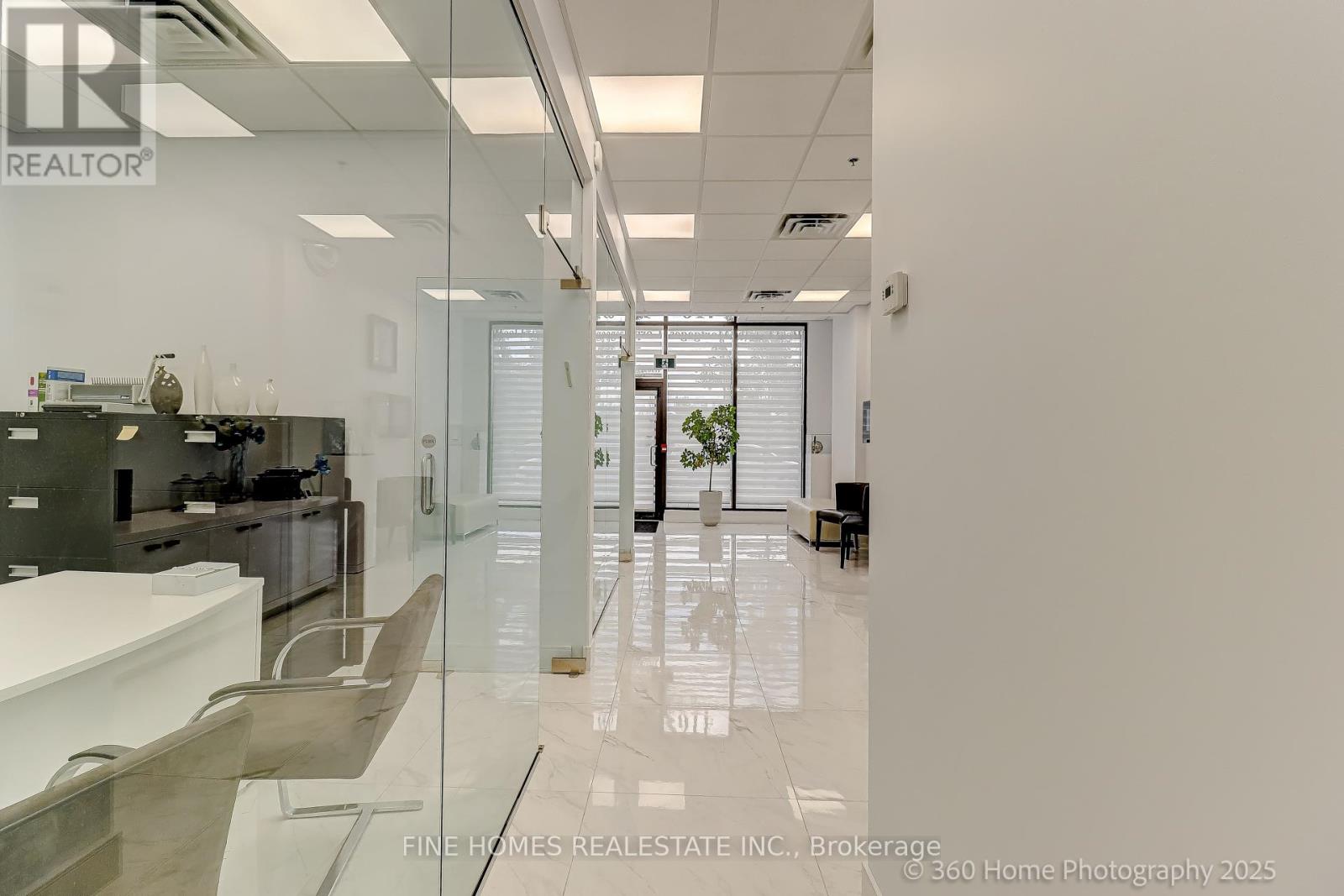 1 De Boers Drive, Toronto, Ontario  M3J 0G6 - Photo 9 - W12377058