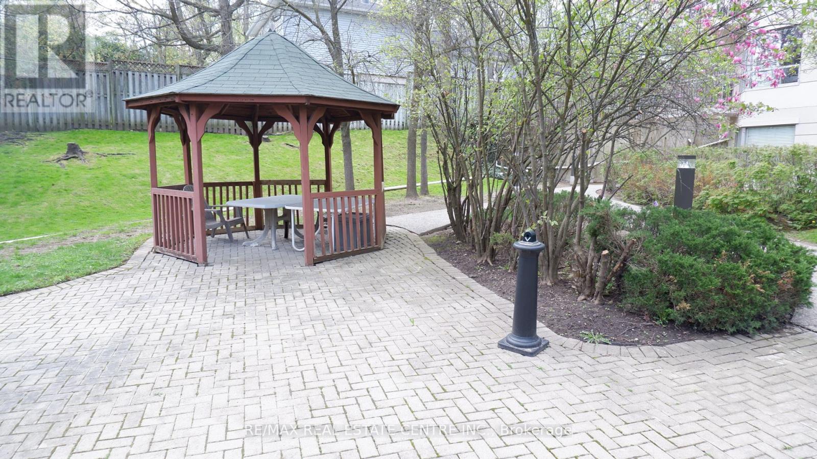 105 - 24 Chapel Street, Halton Hills, Ontario  L7G 6A7 - Photo 12 - W12377098