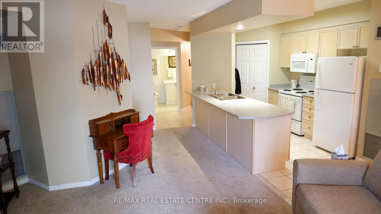 105 - 24 Chapel Street, Halton Hills, Ontario  L7G 6A7 - Photo 8 - W12377098