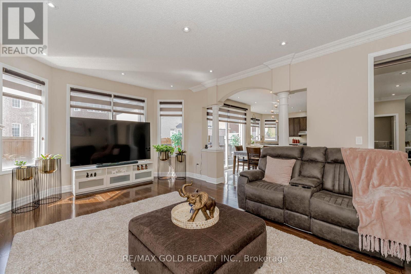 28 Crocker Drive, Brampton, Ontario  L6P 1M8 - Photo 10 - W12377131