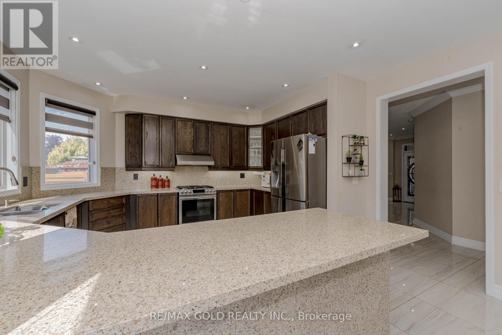 28 Crocker Drive, Brampton, Ontario  L6P 1M8 - Photo 14 - W12377131