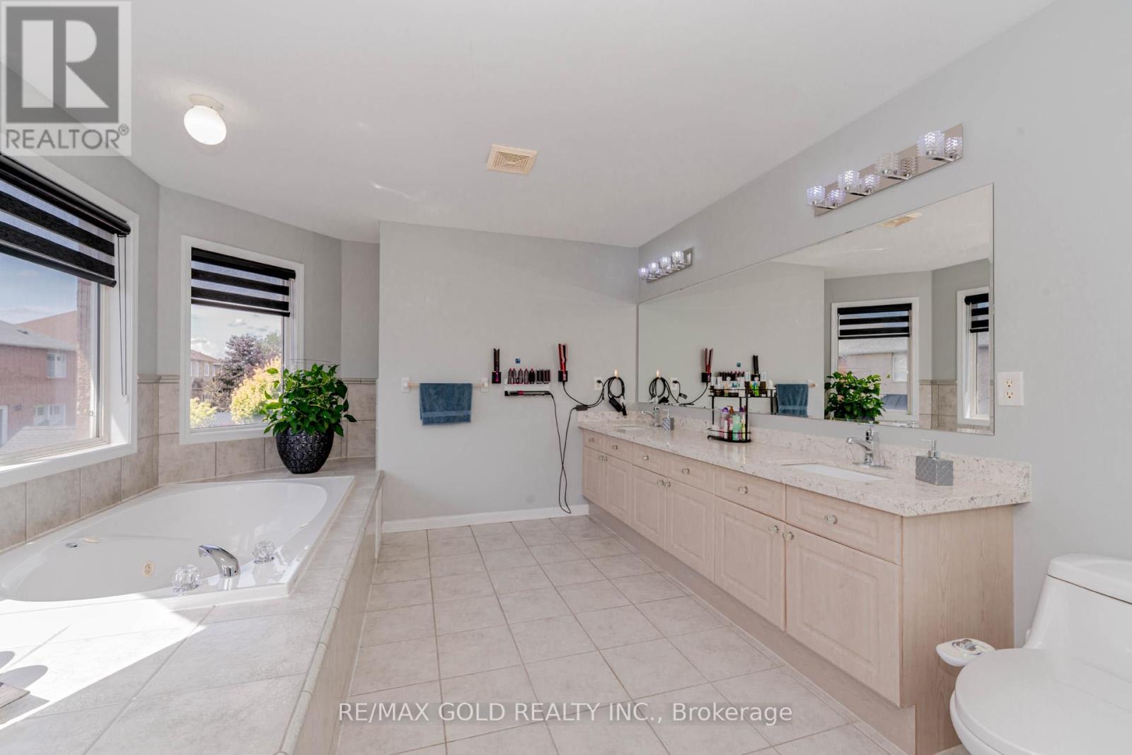 28 Crocker Drive, Brampton, Ontario  L6P 1M8 - Photo 31 - W12377131