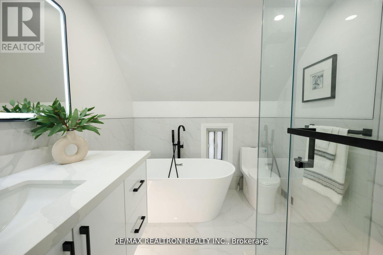 77 Hatherley Road, Toronto, Ontario  M6E 1V8 - Photo 17 - W12377172