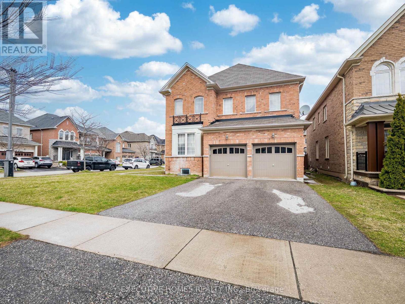 1 Orangeblossom Trail, Brampton, Ontario  L6X 3B4 - Photo 2 - W12377189