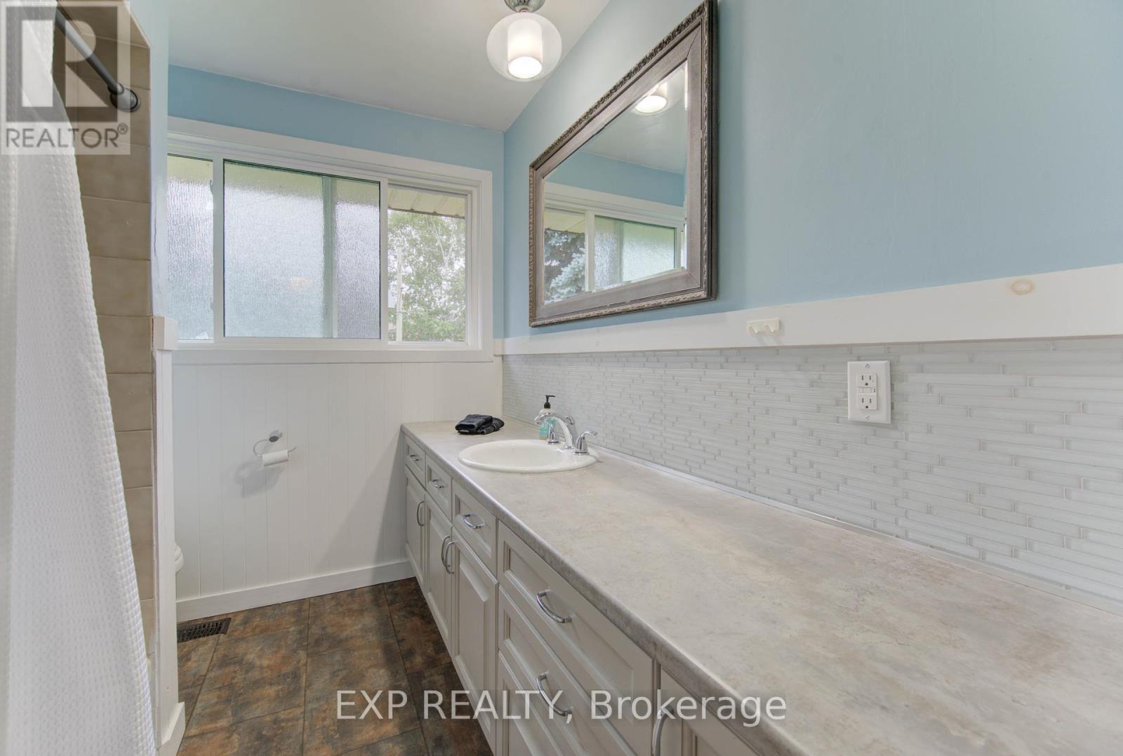 47 Hillcrest Lane, Kitchener, Ontario  N2K 1S9 - Photo 24 - X12376991