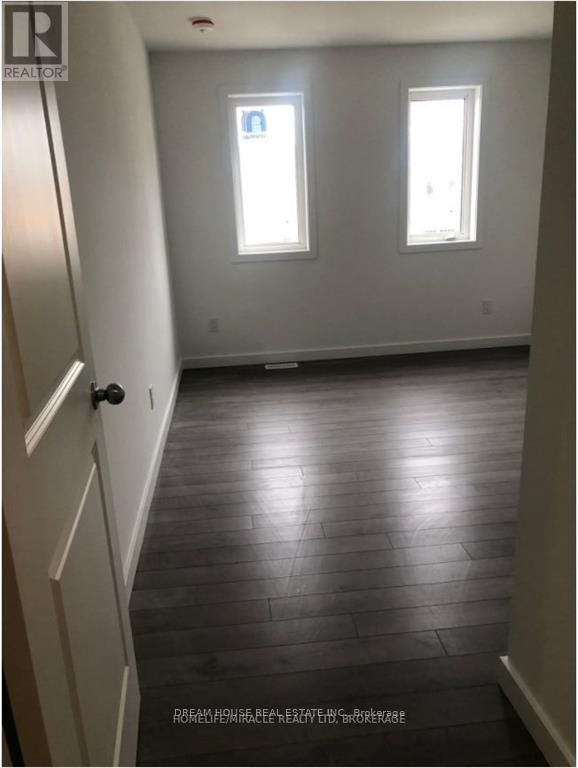 E5 - 325 Chaffey Street, Welland, Ontario  L3B 2W4 - Photo 11 - X12377076