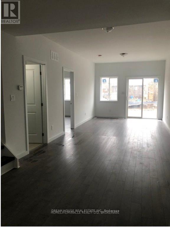 E5 - 325 Chaffey Street, Welland, Ontario  L3B 2W4 - Photo 2 - X12377076
