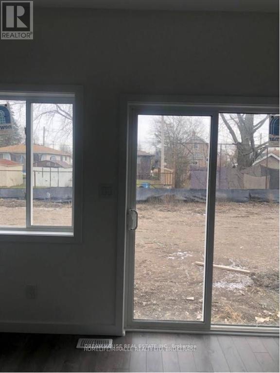 E5 - 325 Chaffey Street, Welland, Ontario  L3B 2W4 - Photo 3 - X12377076