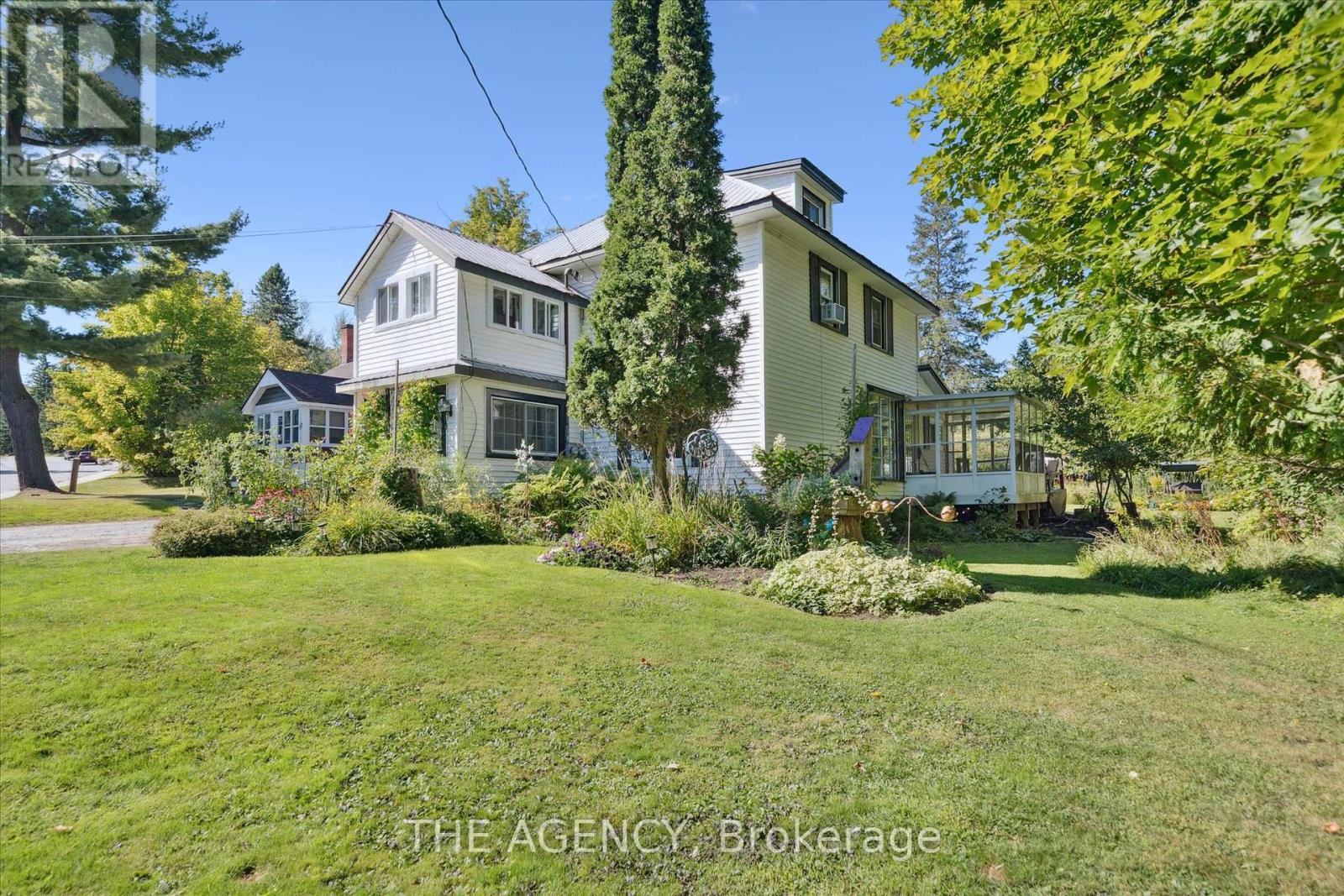 31 Brunel Road, Huntsville (Brunel), Ontario  P1H 1P4 - Photo 1 - X12377141