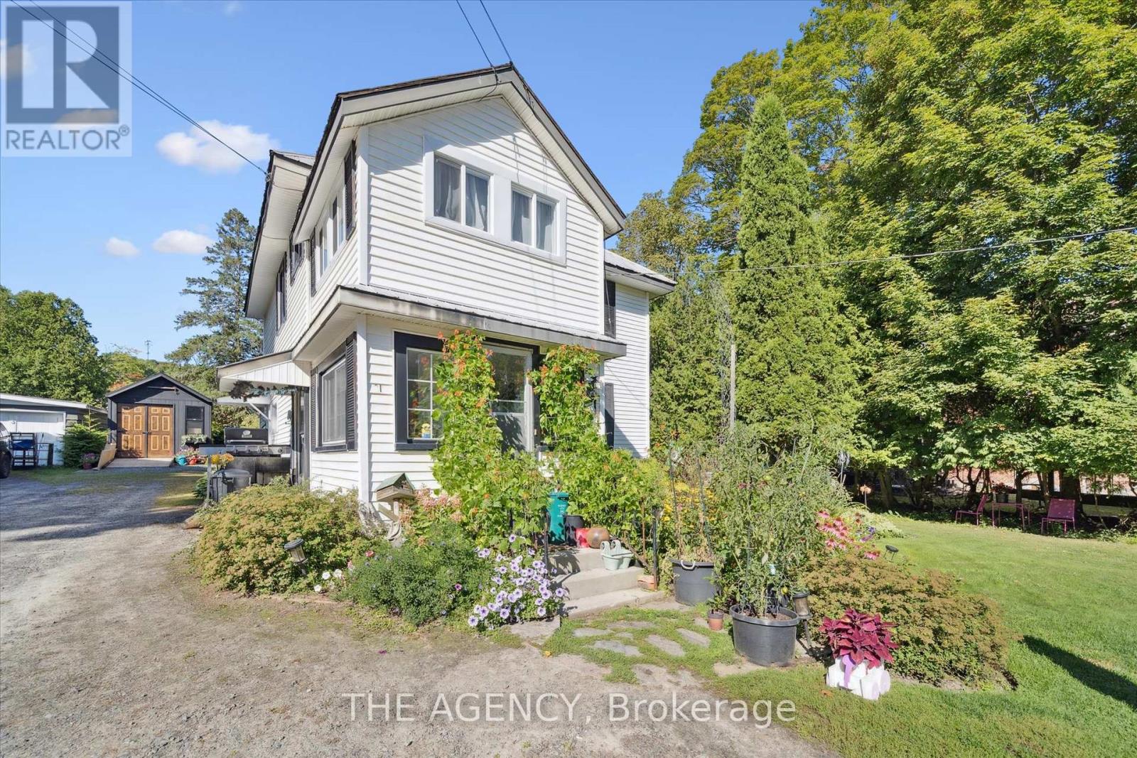 31 Brunel Road, Huntsville (Brunel), Ontario  P1H 1P4 - Photo 2 - X12377141
