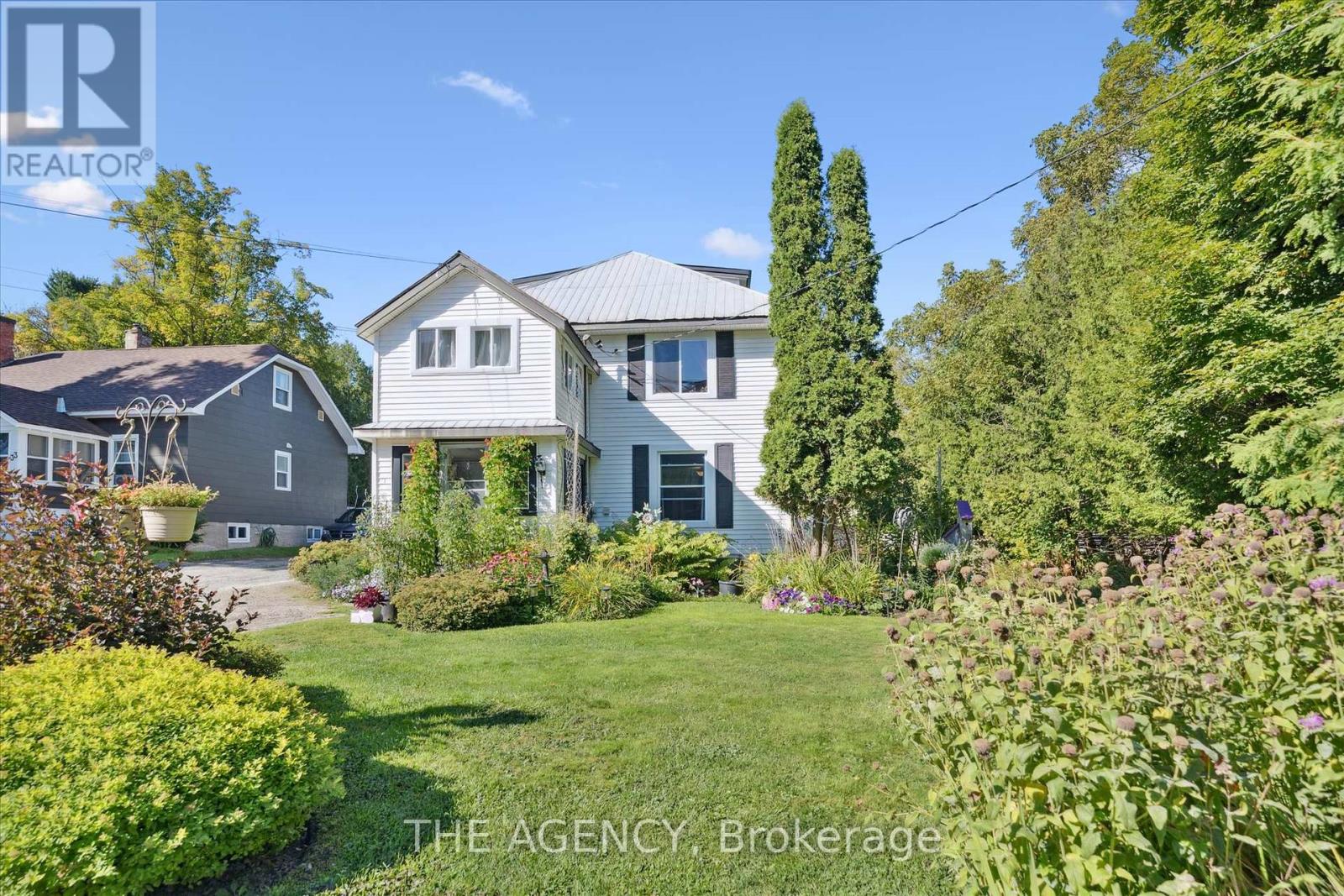 31 Brunel Road, Huntsville (Brunel), Ontario  P1H 1P4 - Photo 3 - X12377141