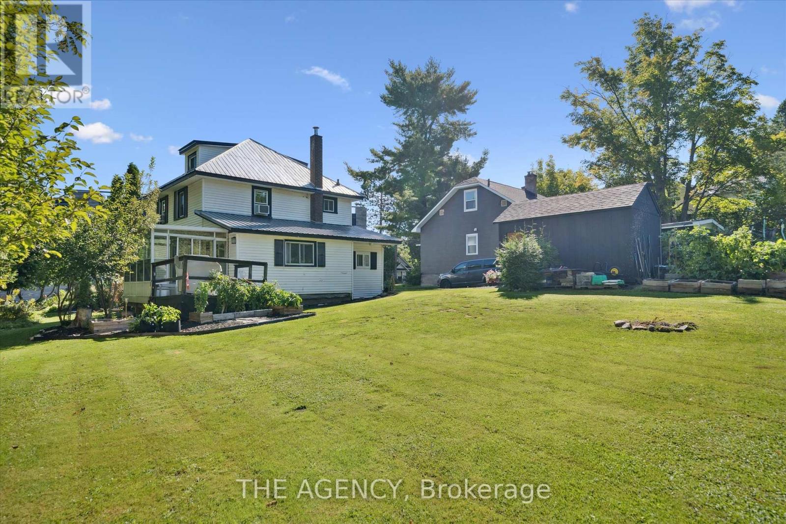 31 Brunel Road, Huntsville (Brunel), Ontario  P1H 1P4 - Photo 36 - X12377141