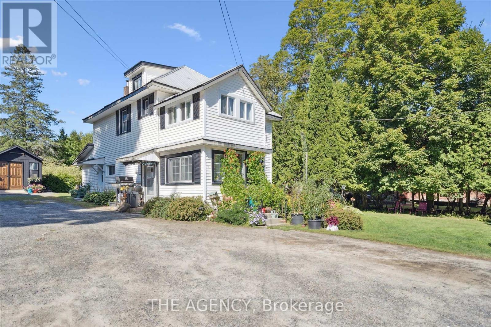 31 Brunel Road, Huntsville (Brunel), Ontario  P1H 1P4 - Photo 4 - X12377141