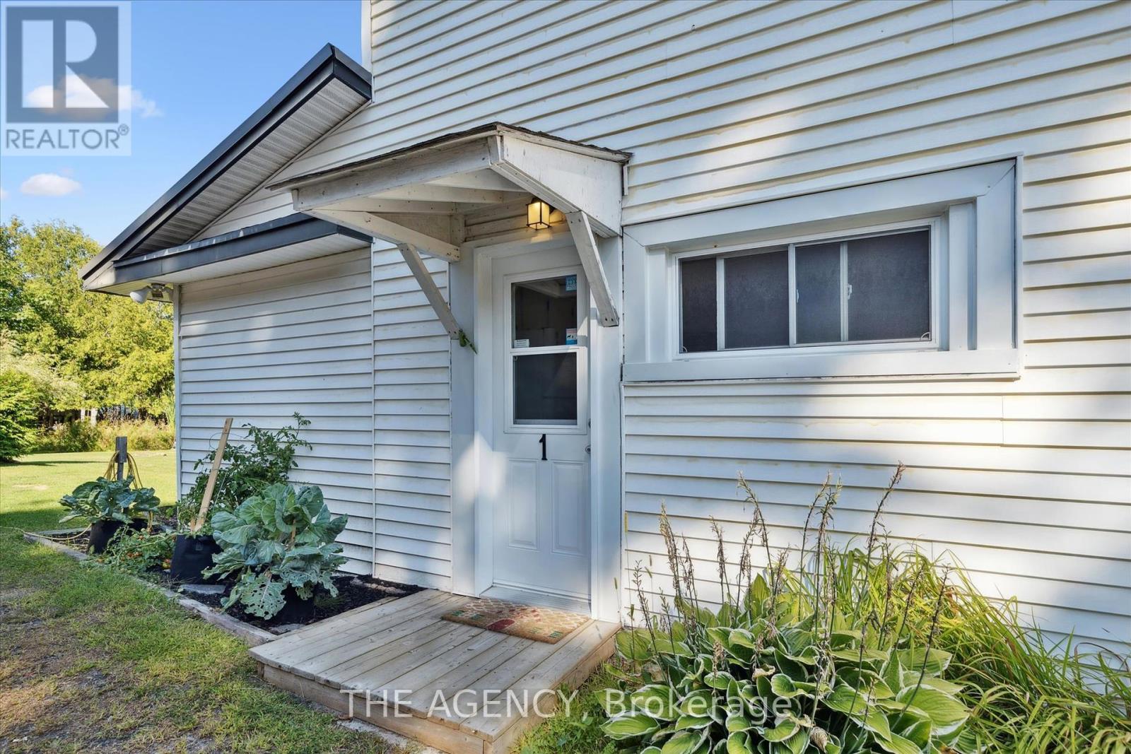 31 Brunel Road, Huntsville (Brunel), Ontario  P1H 1P4 - Photo 5 - X12377141