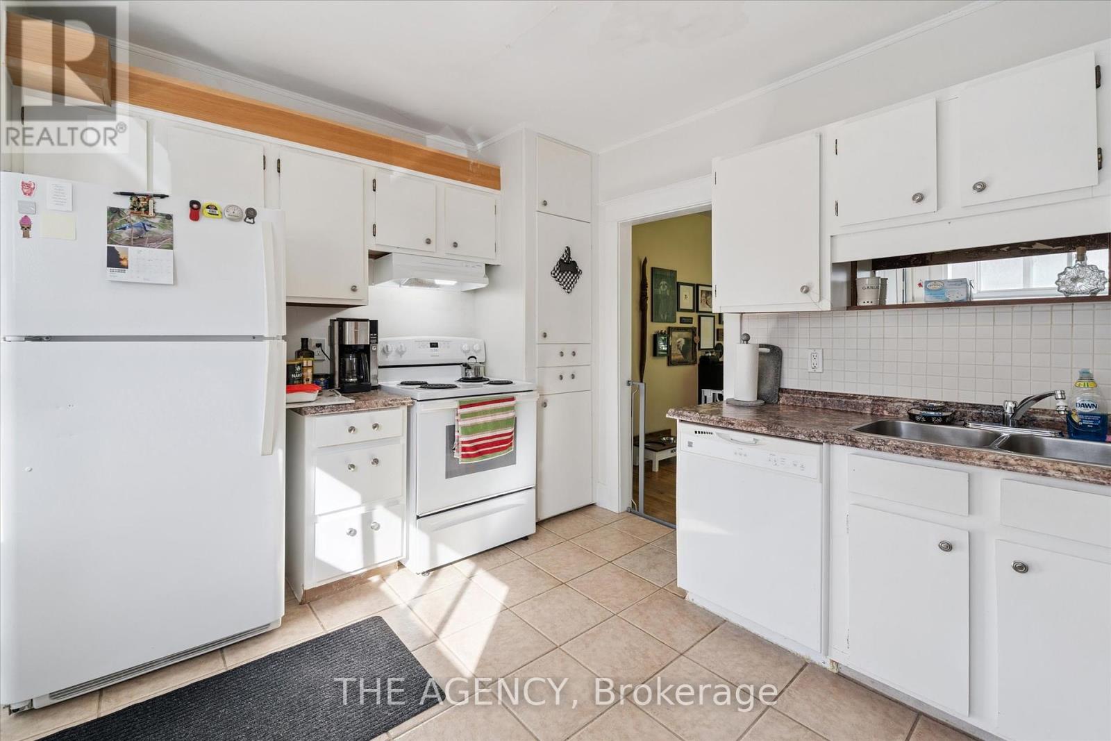 31 Brunel Road, Huntsville (Brunel), Ontario  P1H 1P4 - Photo 8 - X12377141