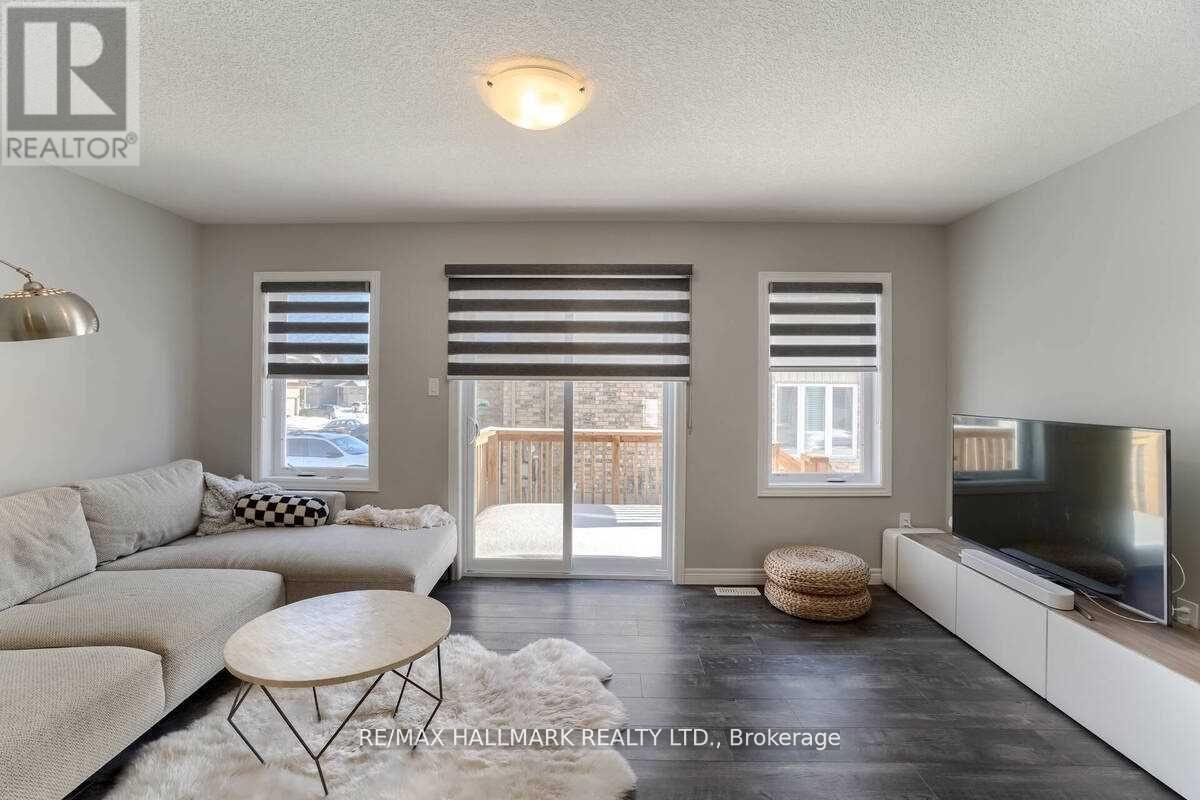 75 John Brabson Crescent, Guelph, Ontario  N1G 0G7 - Photo 3 - X12377205