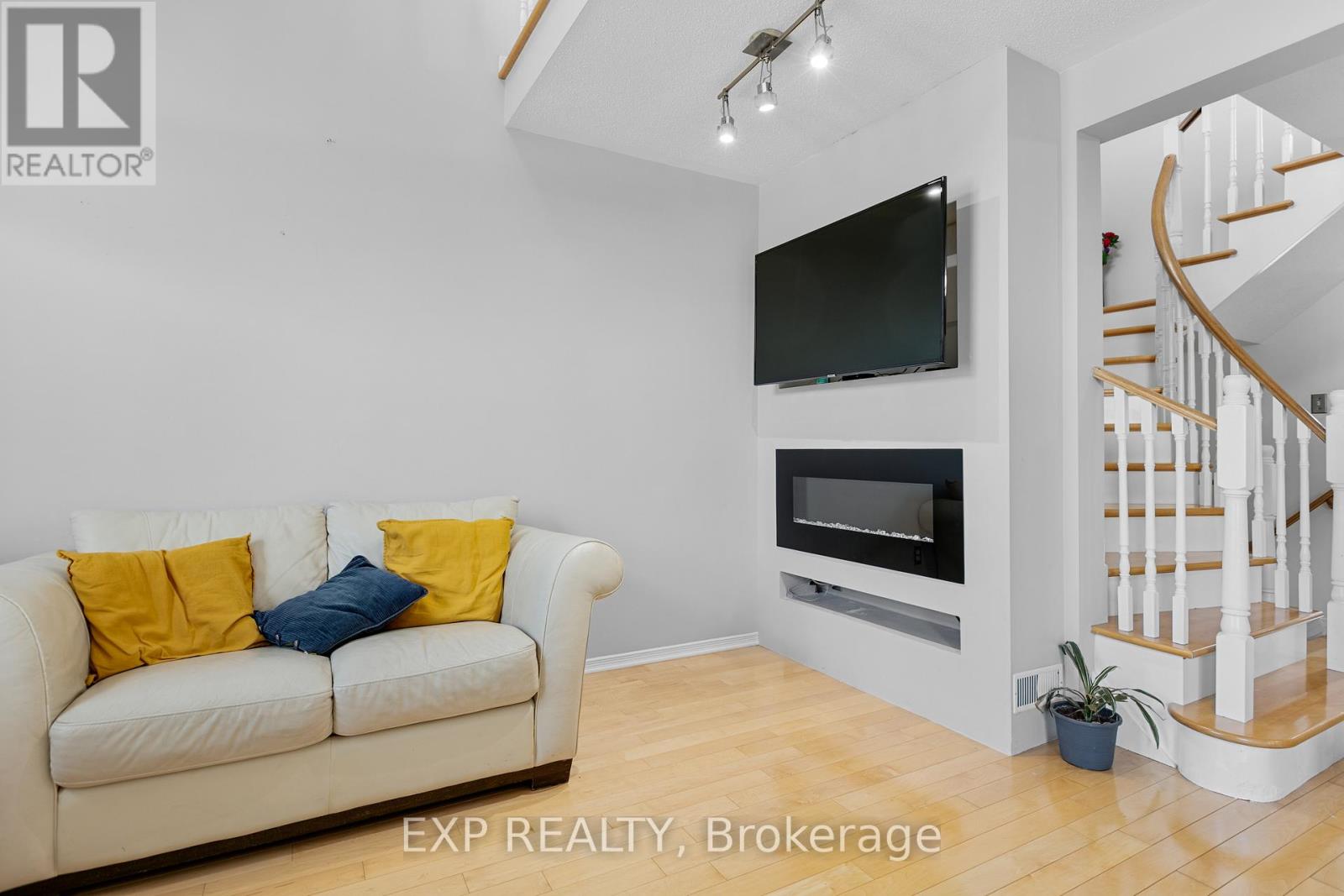 196 Daventry Crescent, Ottawa, Ontario  K2J 4N1 - Photo 7 - X12368466