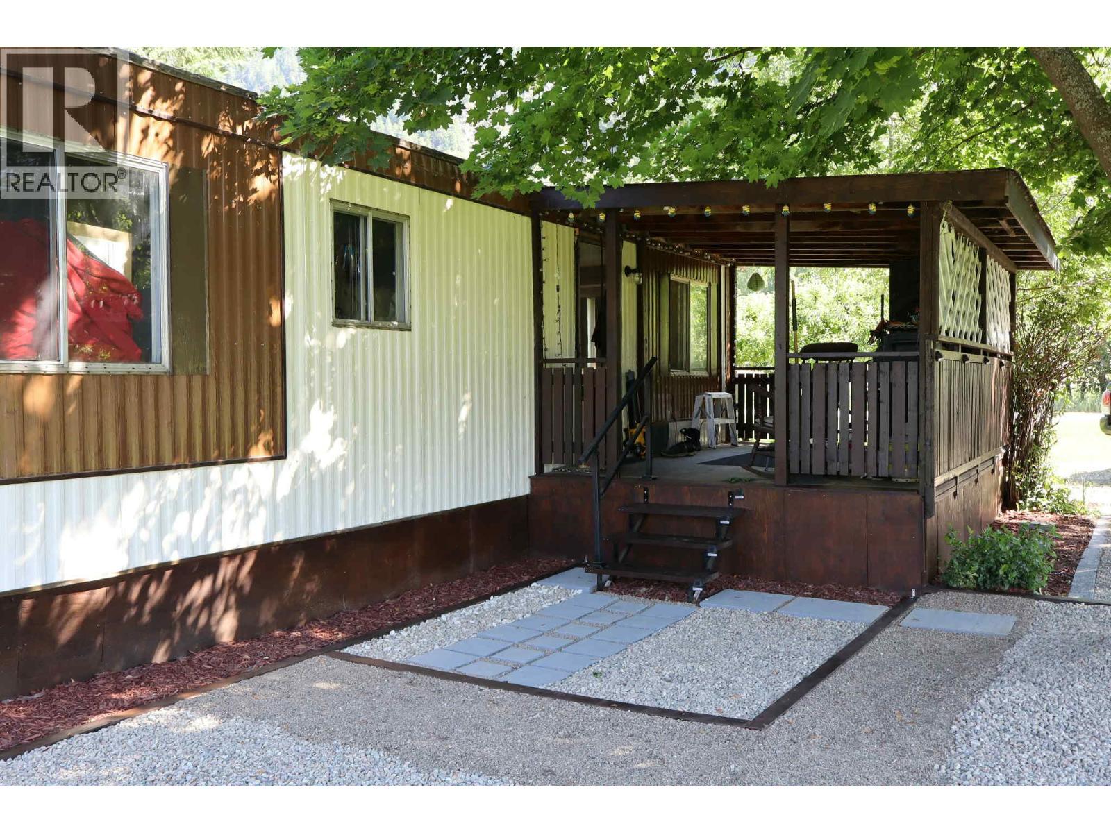 1916 Brilliant Road, Castlegar, British Columbia  V1N 4K2 - Photo 10 - 10335726