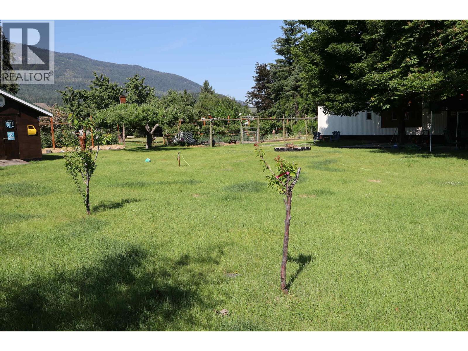 1916 Brilliant Road, Castlegar, British Columbia  V1N 4K2 - Photo 4 - 10335726
