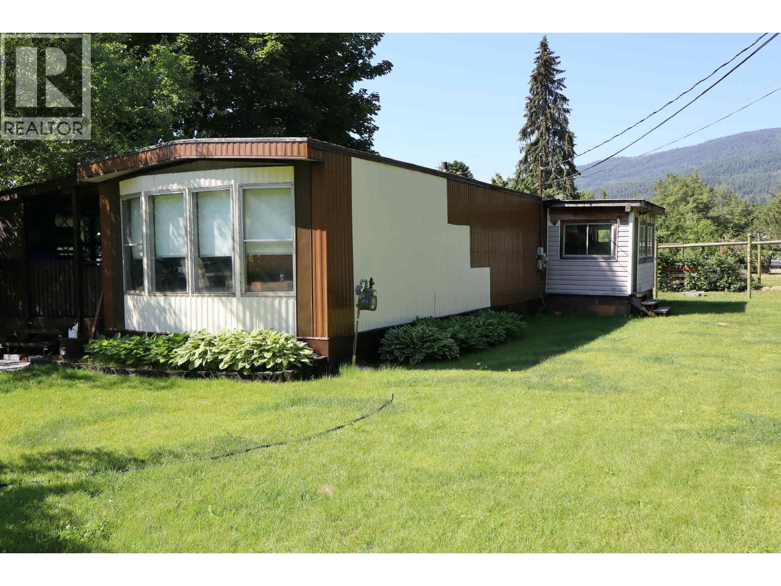1916 Brilliant Road, Castlegar, British Columbia  V1N 4K2 - Photo 2 - 10335726