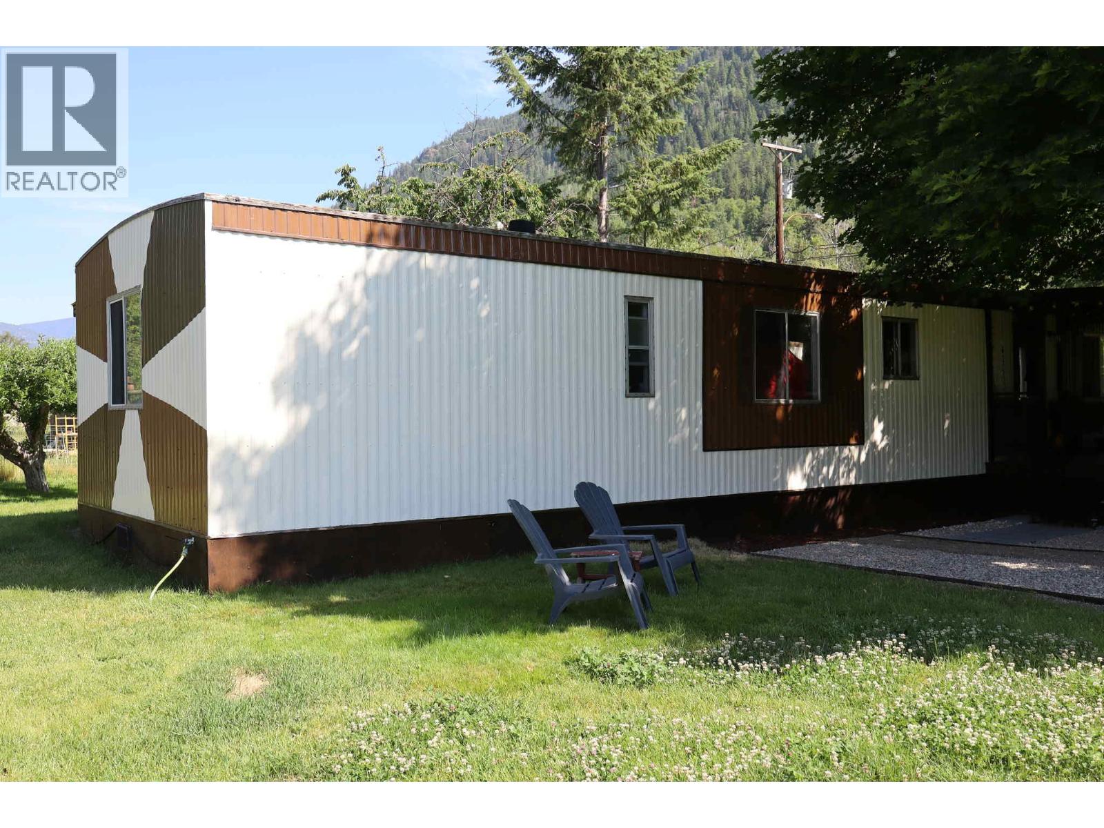 1916 Brilliant Road, Castlegar, British Columbia  V1N 4K2 - Photo 48 - 10335726