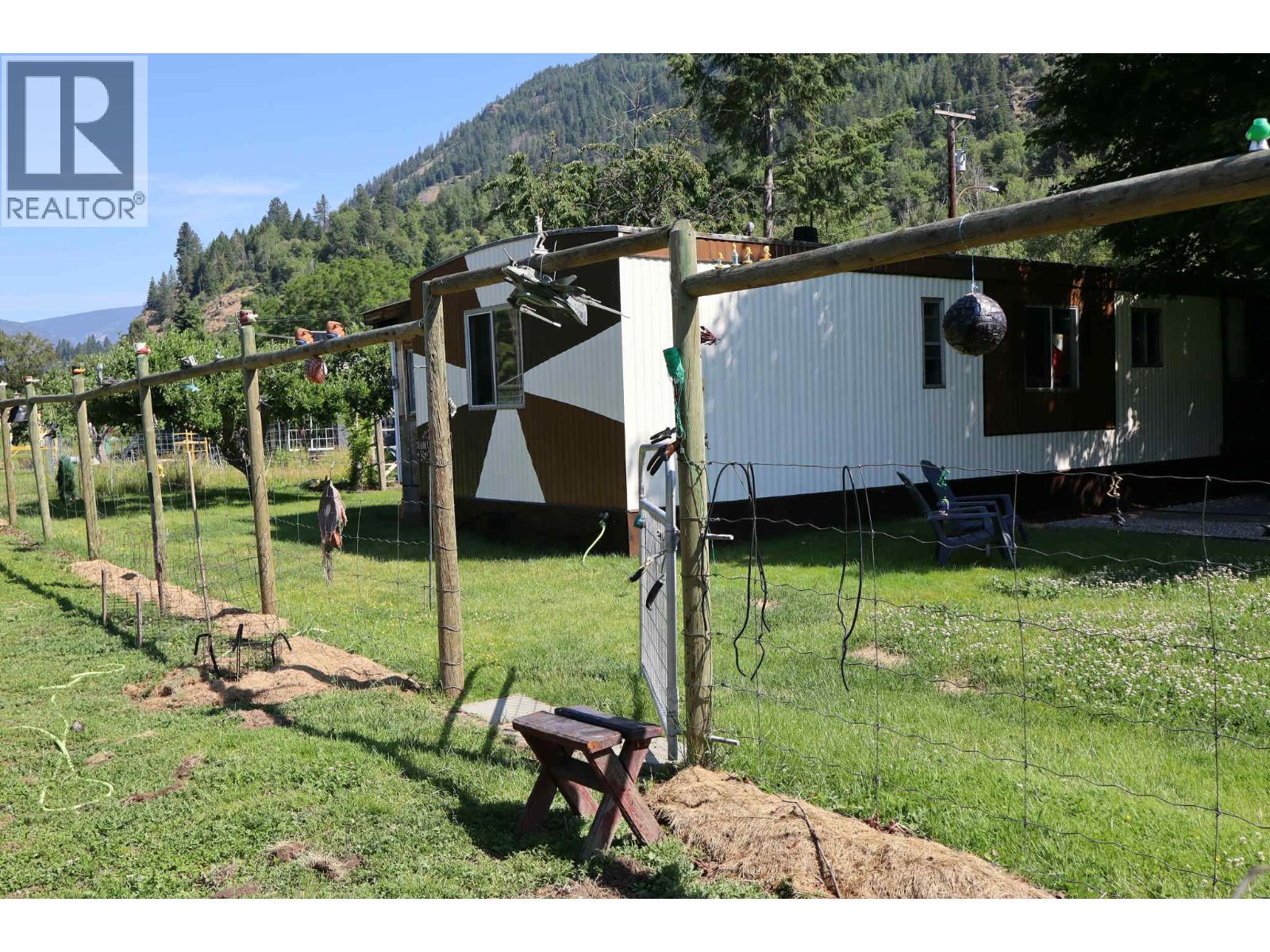 1916 Brilliant Road, Castlegar, British Columbia  V1N 4K2 - Photo 46 - 10335726