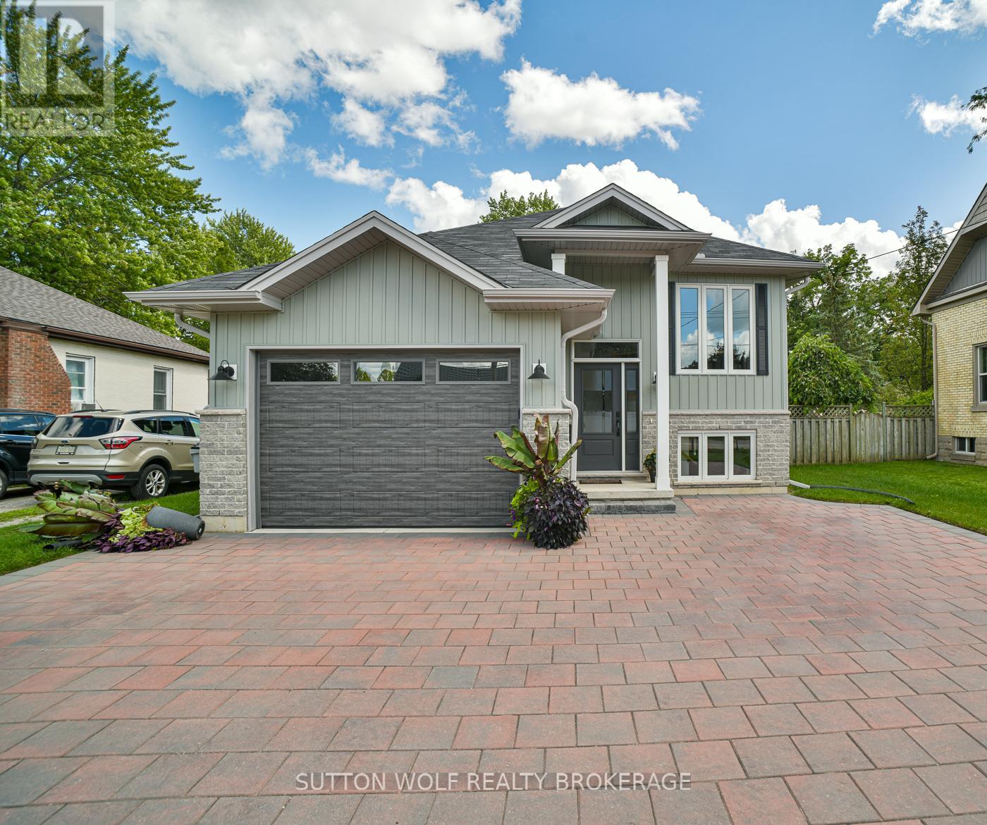 52 Metcalfe Street E, Strathroy-Caradoc (Se), Ontario  N7G 1P1 - Photo 1 - X12377382