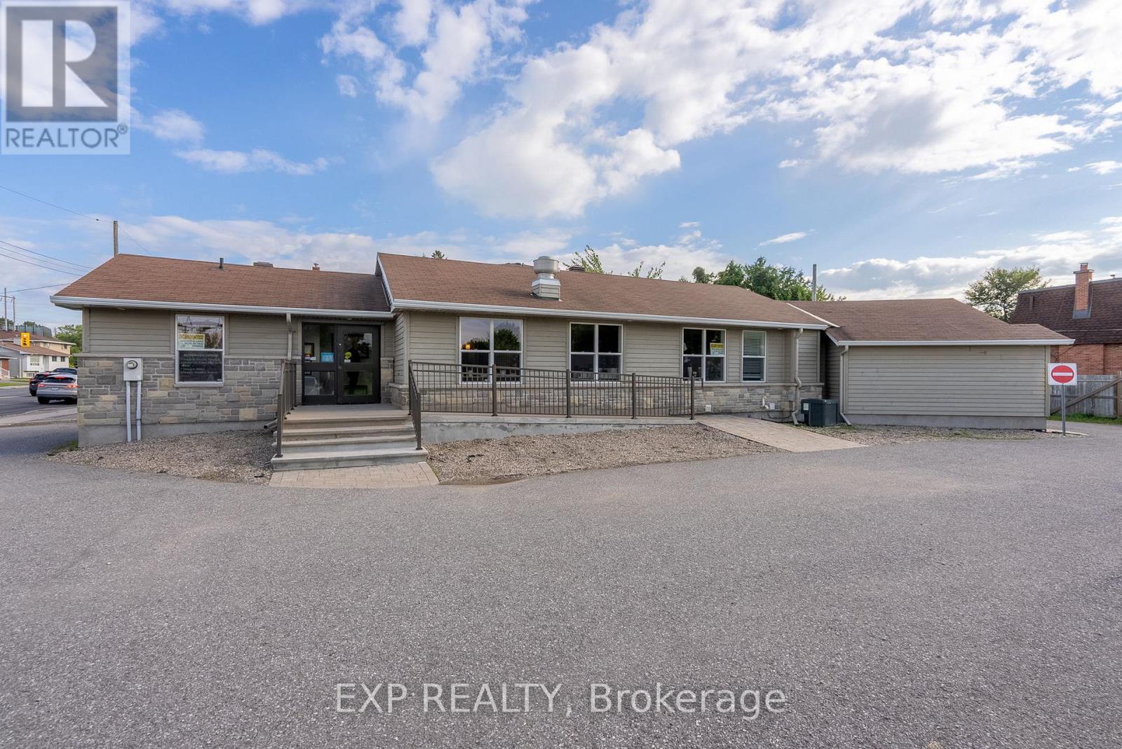 1014 Maitland Avenue, Ottawa, Ontario  K2C 2B6 - Photo 2 - X12377415