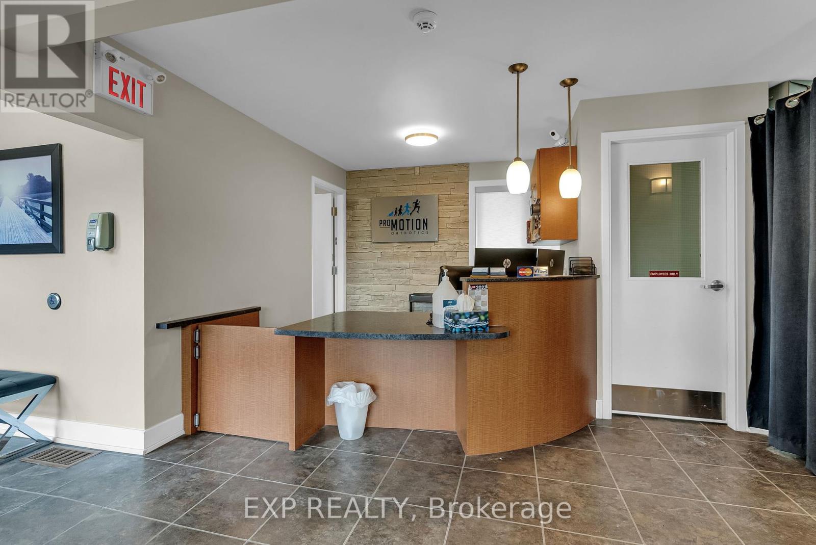 1014 Maitland Avenue, Ottawa, Ontario  K2C 2B6 - Photo 4 - X12377415
