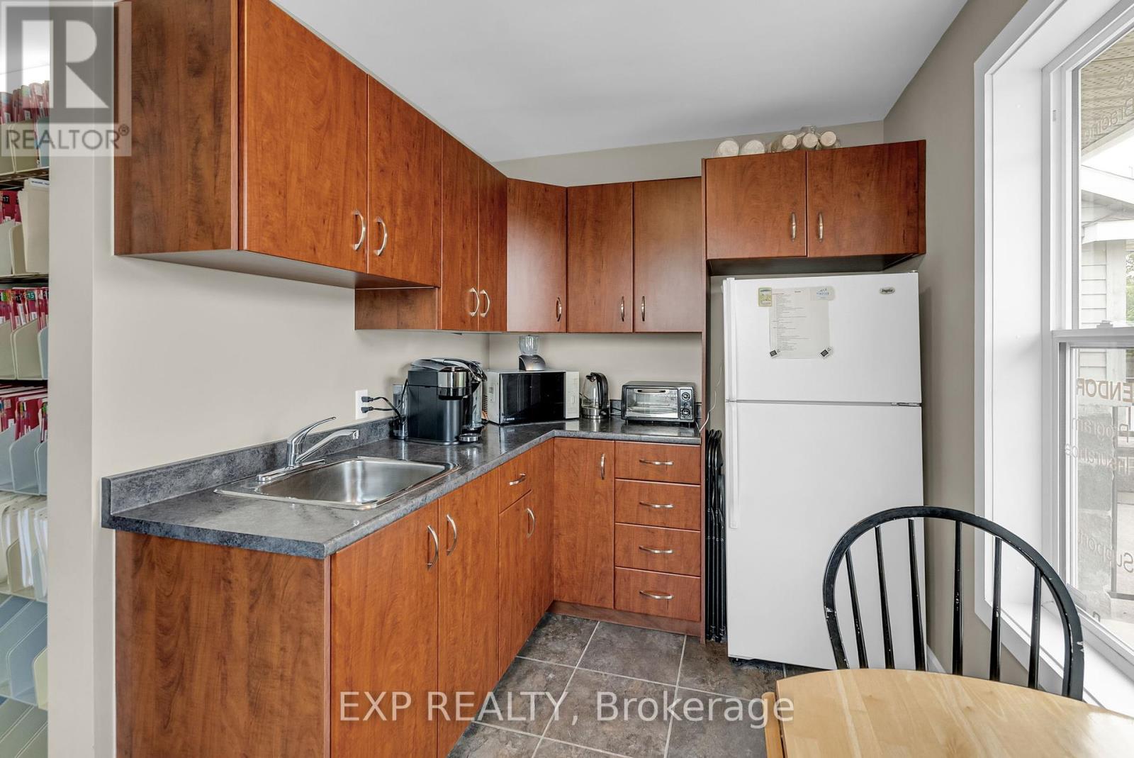 1014 Maitland Avenue, Ottawa, Ontario  K2C 2B6 - Photo 8 - X12377415