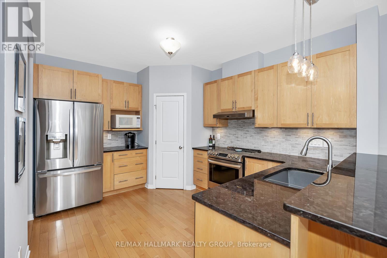 218 Harthill Way, Ottawa, Ontario  K2J 0P2 - Photo 14 - X12377480