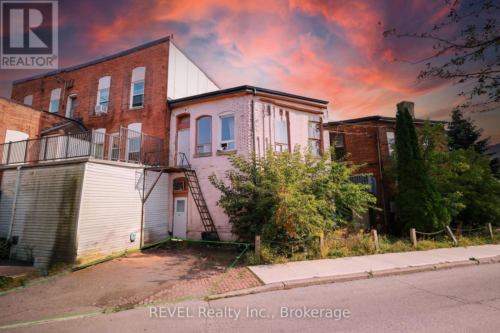 12 East Main Street, Welland, Ontario  L3B 3W3 - Photo 3 - X12377447