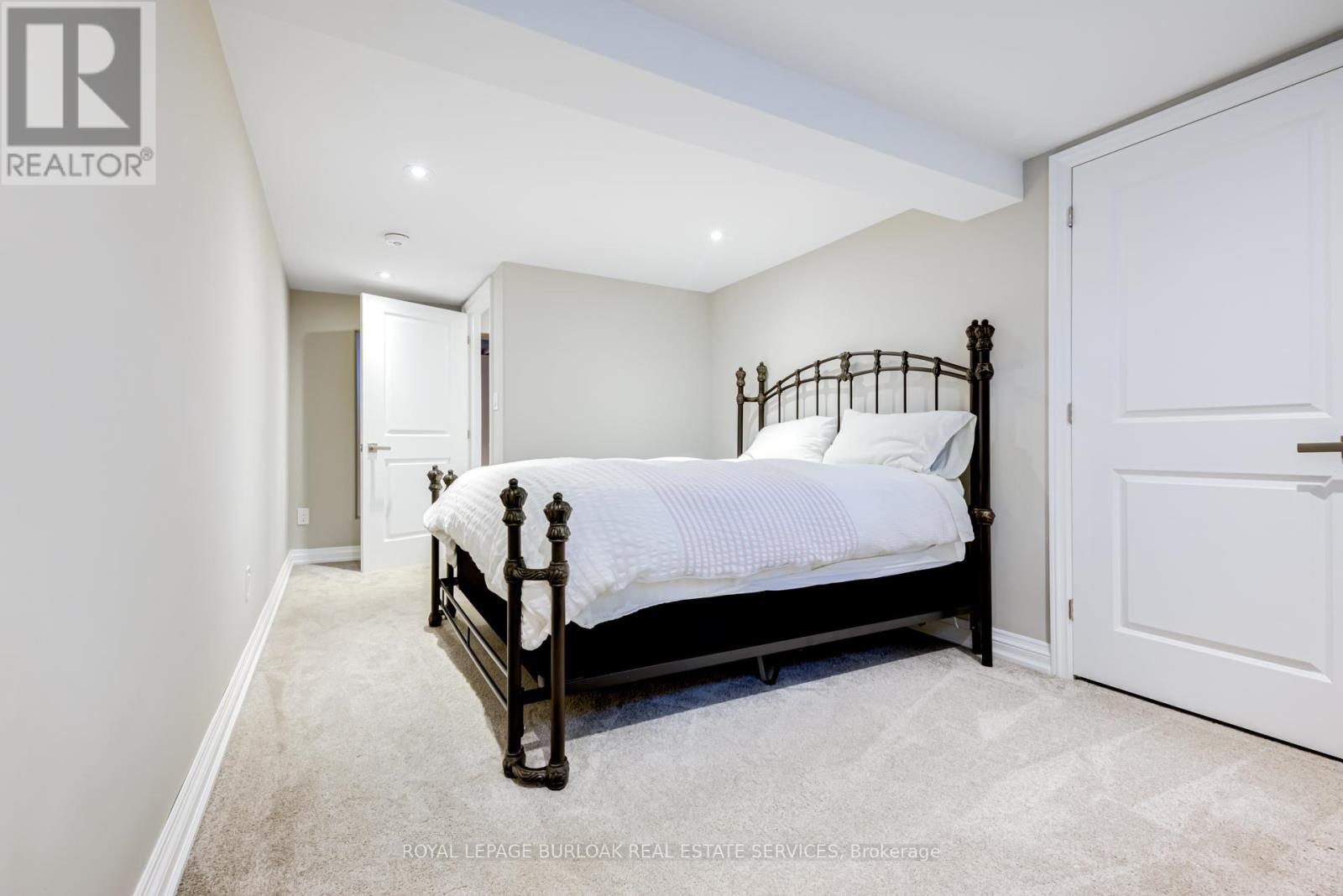 313 Silvana Crescent, Burlington, Ontario  L7L 2W3 - Photo 37 - W12145722