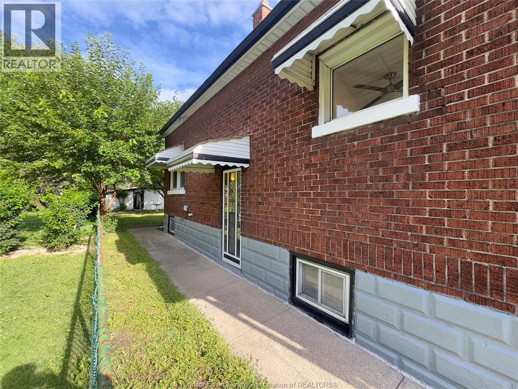 3536 Bloomfield Road, Windsor, Ontario  N9C 1R7 - Photo 4 - 25022190