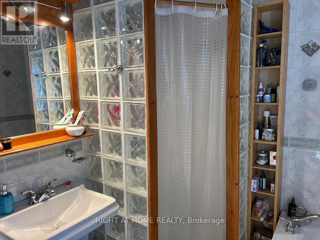 Main Fl - 15 Lynnhaven Road, Toronto, Ontario  M6A 2K7 - Photo 13 - C12377300