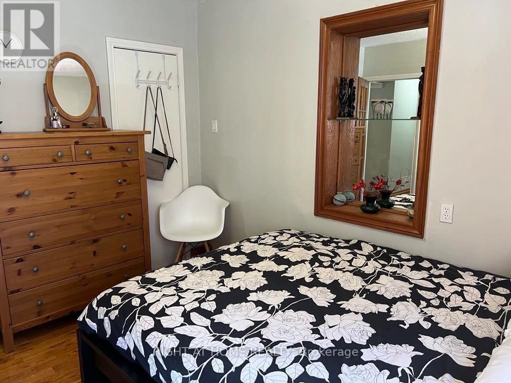Main Fl - 15 Lynnhaven Road, Toronto, Ontario  M6A 2K7 - Photo 15 - C12377300
