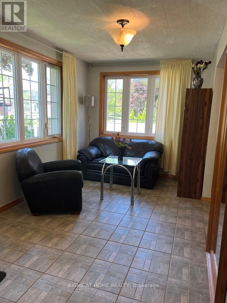 Main Fl - 15 Lynnhaven Road, Toronto, Ontario  M6A 2K7 - Photo 2 - C12377300