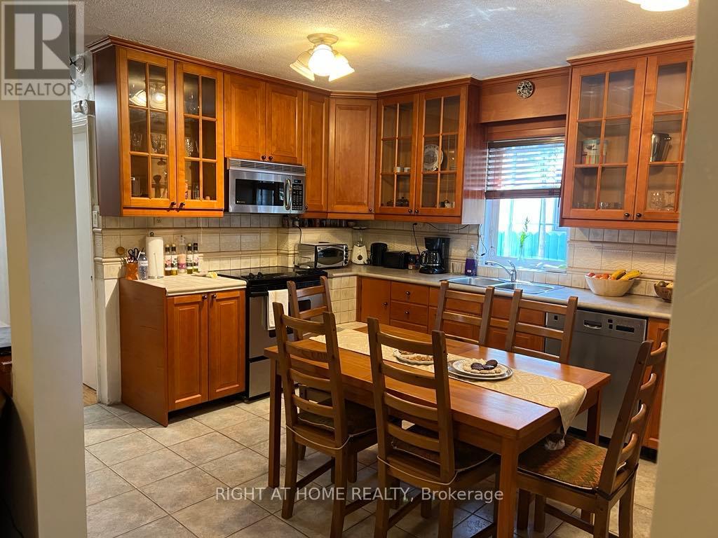 Main Fl - 15 Lynnhaven Road, Toronto, Ontario  M6A 2K7 - Photo 4 - C12377300