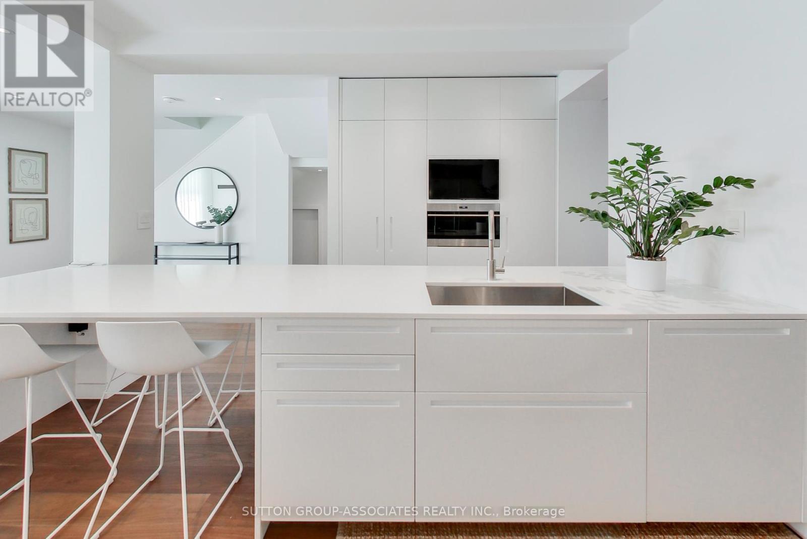 83 Pinewood Avenue, Toronto (Humewood-Cedarvale), Ontario  M6C 2V2 - Photo 10 - C12377324