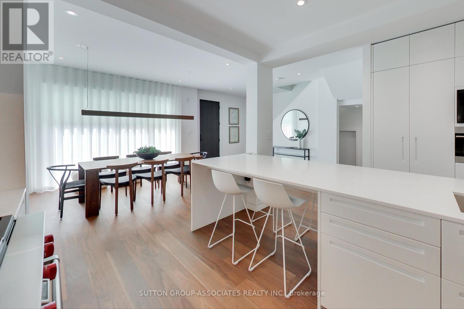 83 Pinewood Avenue, Toronto (Humewood-Cedarvale), Ontario  M6C 2V2 - Photo 11 - C12377324