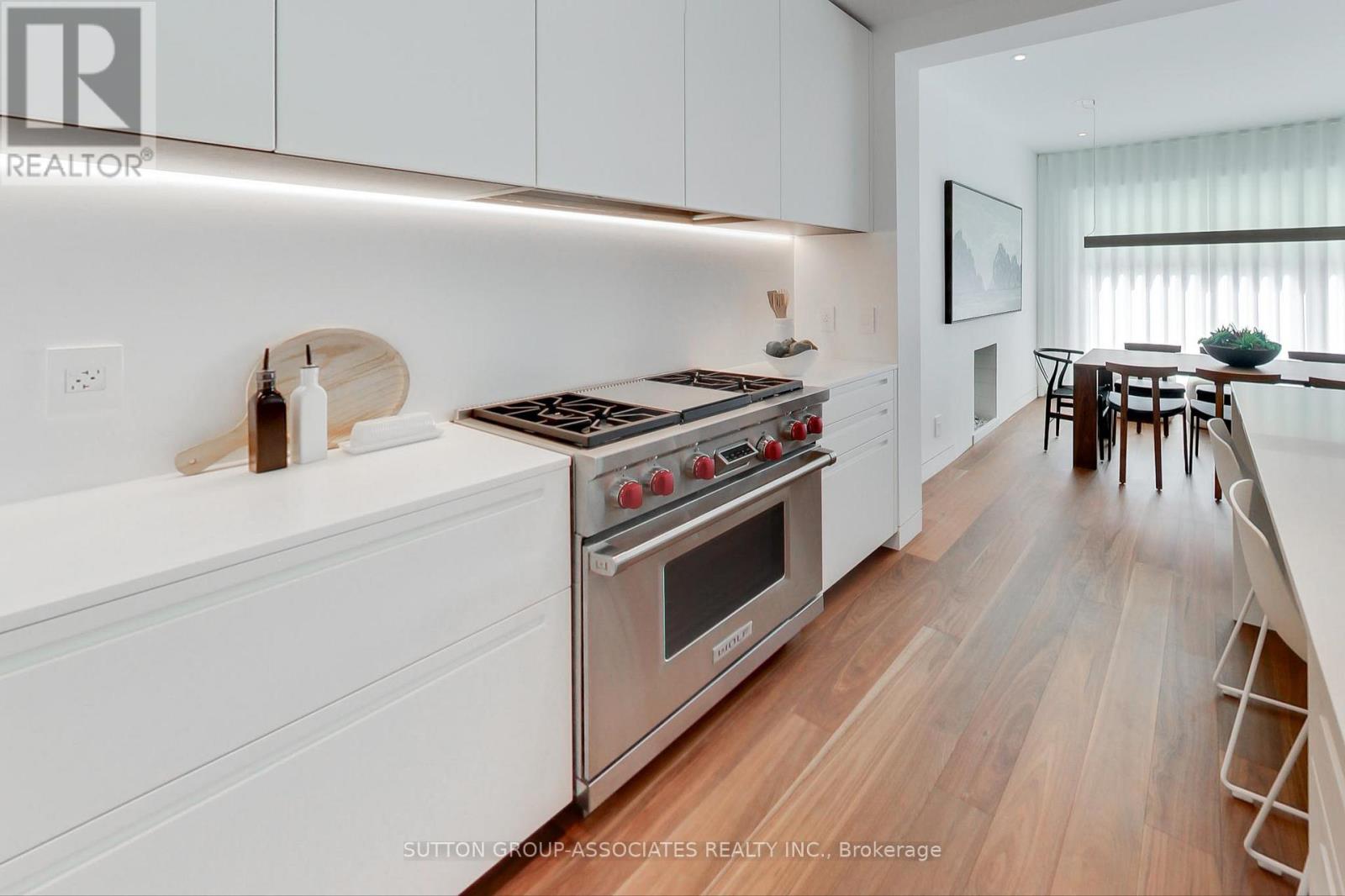 83 Pinewood Avenue, Toronto (Humewood-Cedarvale), Ontario  M6C 2V2 - Photo 12 - C12377324