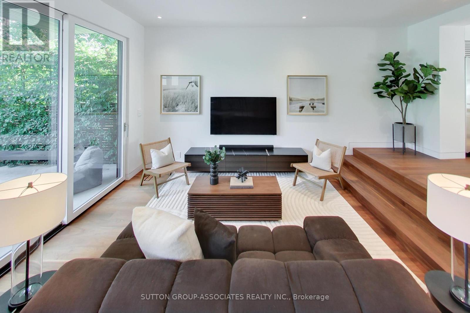 83 Pinewood Avenue, Toronto (Humewood-Cedarvale), Ontario  M6C 2V2 - Photo 16 - C12377324