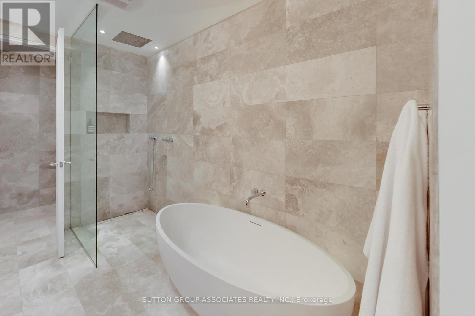83 Pinewood Avenue, Toronto (Humewood-Cedarvale), Ontario  M6C 2V2 - Photo 40 - C12377324