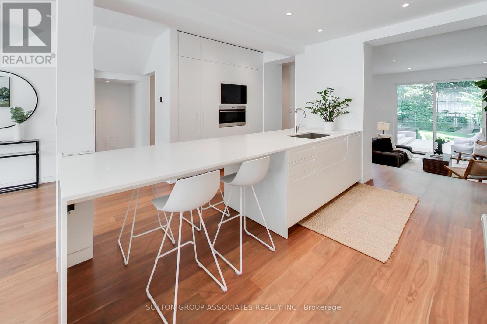 83 Pinewood Avenue, Toronto (Humewood-Cedarvale), Ontario  M6C 2V2 - Photo 9 - C12377324