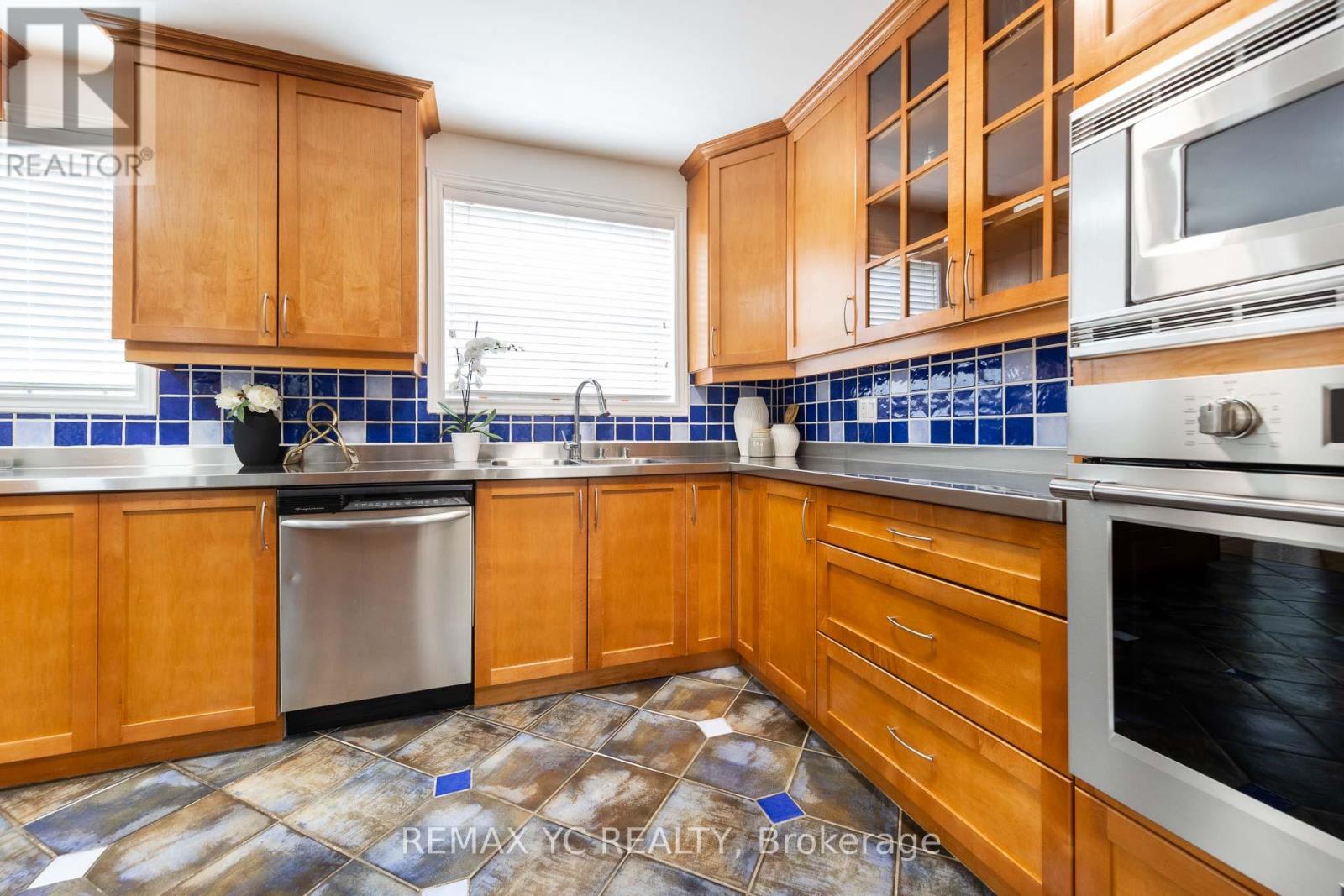18 Mullet Road, Toronto, Ontario  M2M 2A6 - Photo 17 - C12377326