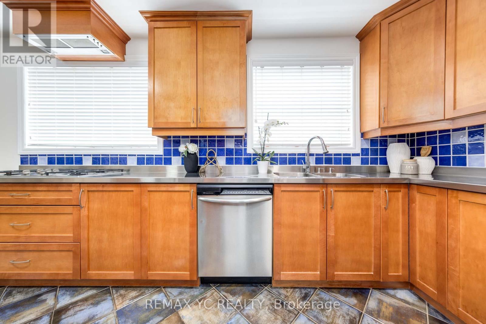 18 Mullet Road, Toronto, Ontario  M2M 2A6 - Photo 18 - C12377326