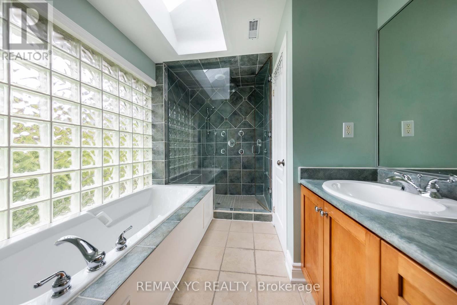 18 Mullet Road, Toronto, Ontario  M2M 2A6 - Photo 33 - C12377326