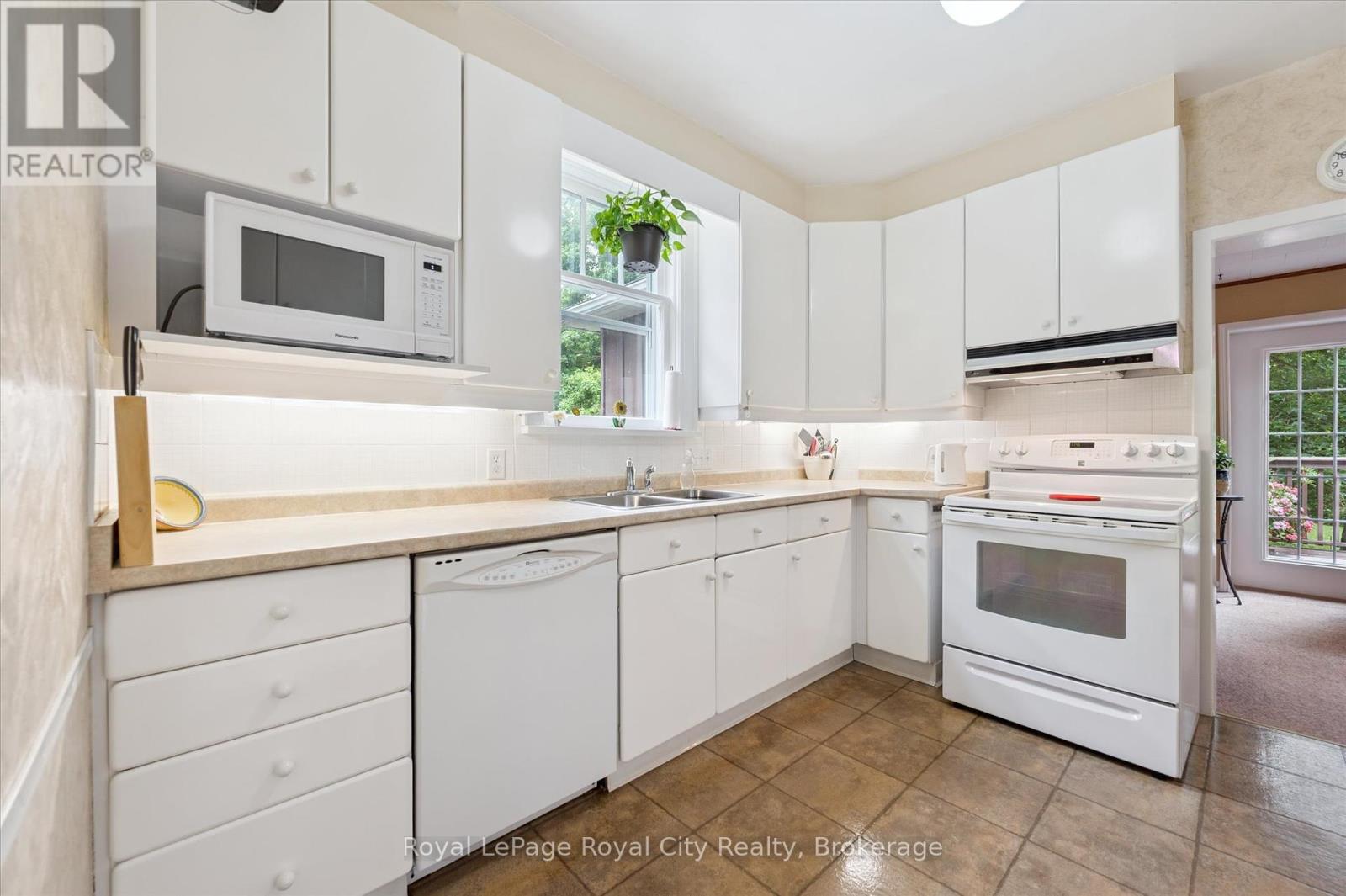 360 Provost Lane, Centre Wellington (Fergus), Ontario  N1M 2N1 - Photo 14 - X12377391